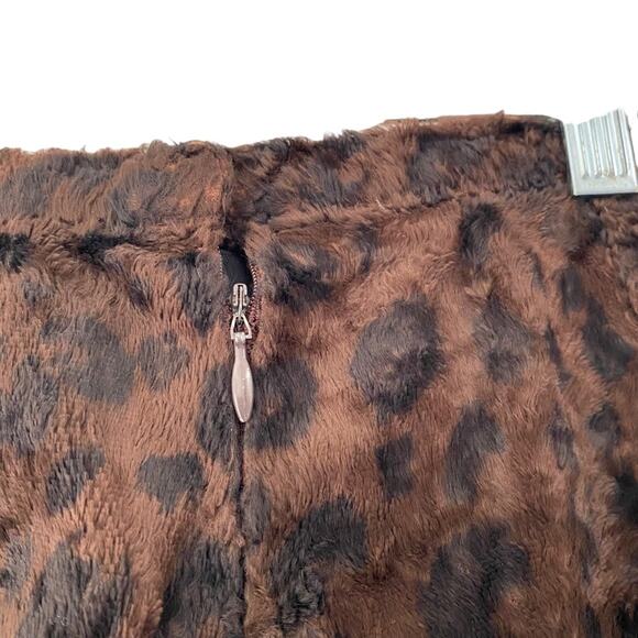 William B Brown Black Furry Leopard Animal Print Pants size 4 - Picture 5 of 8